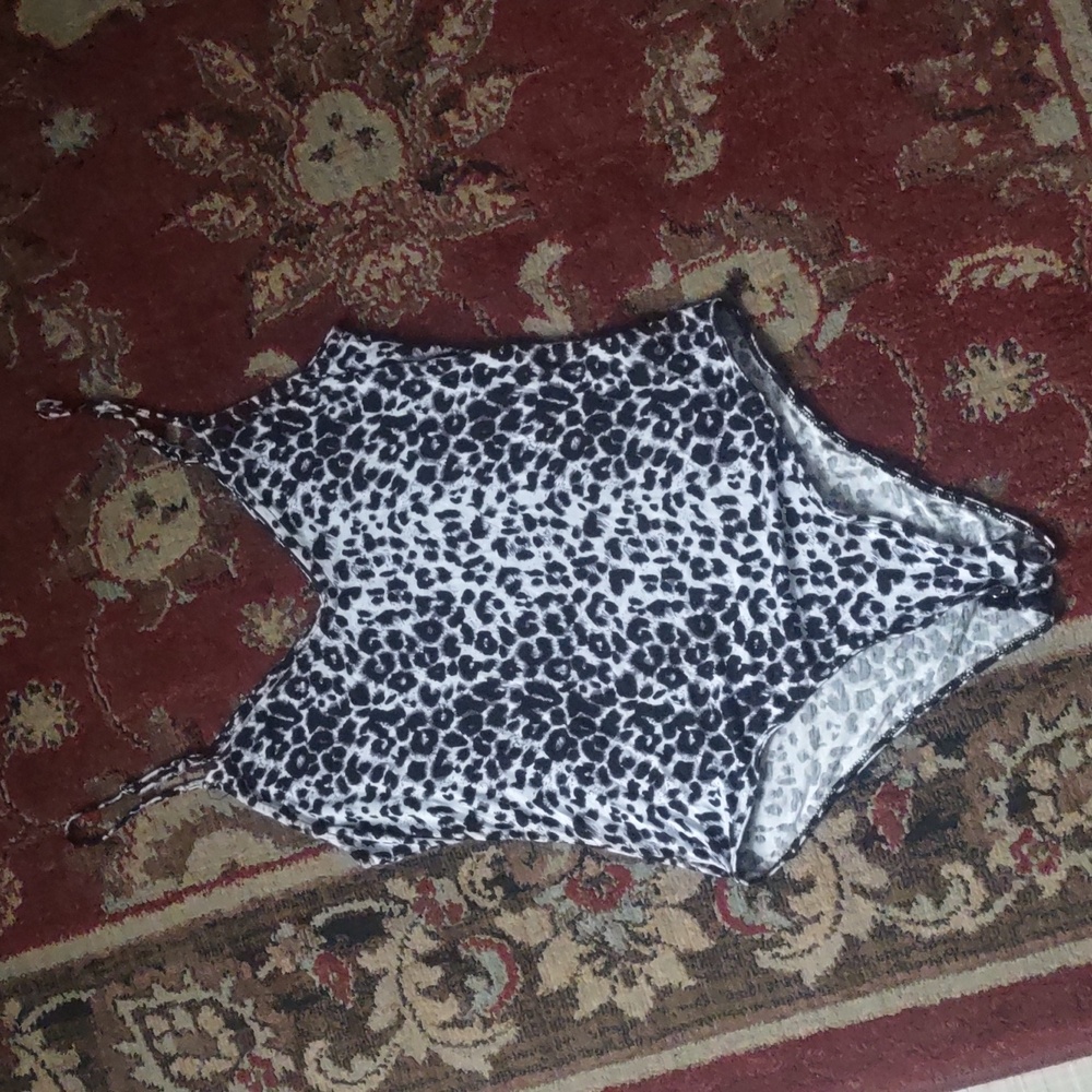 3/15 🦇 Sexy White Leopard Print Bodysuit